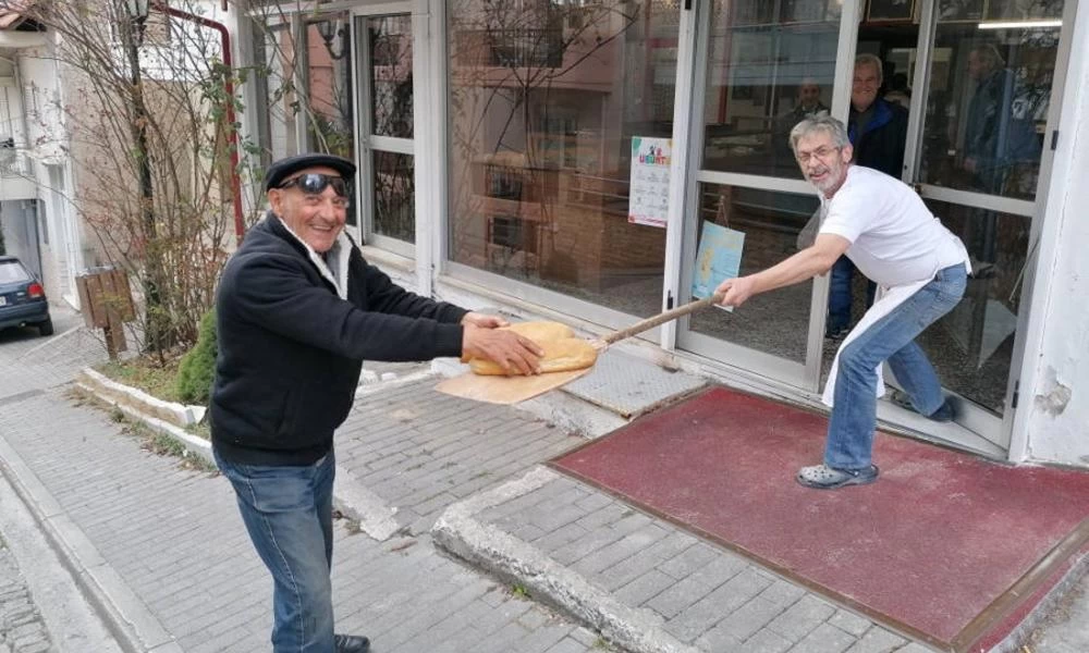 Φούρναρης "εφεύρει" έναν δικό του τρόπο να αντιμετωπίσει τον κορωνοϊό
